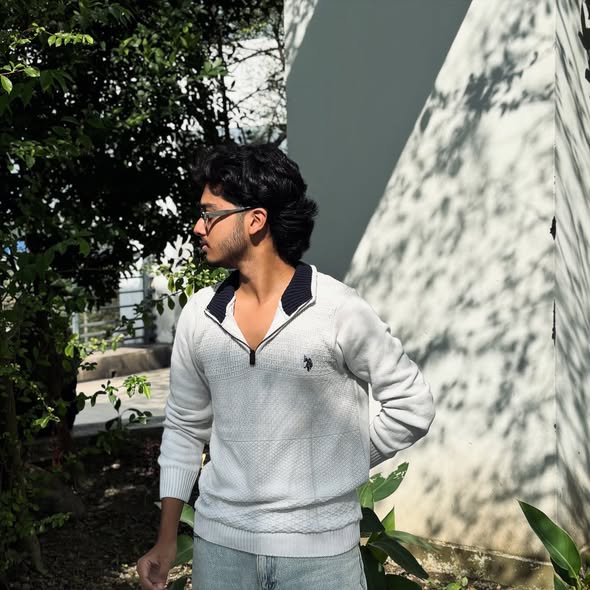 HALF ZIPPER SWEATER - OFF WHITE